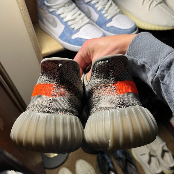 🔥Yeezy 350 V2 Beluga Reflective sz10 with authentication🔥 - Picture 3 of 4